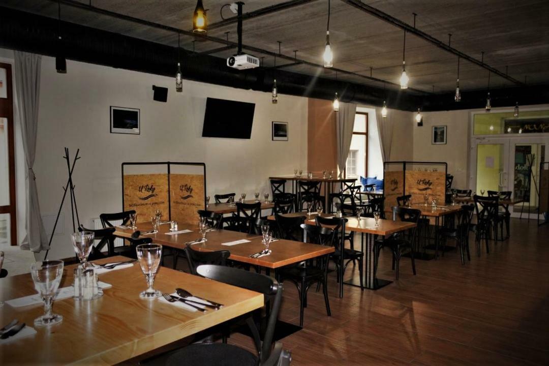 Penzion A Restaurace U Reky Ledeč nad Sázavou Exterior foto