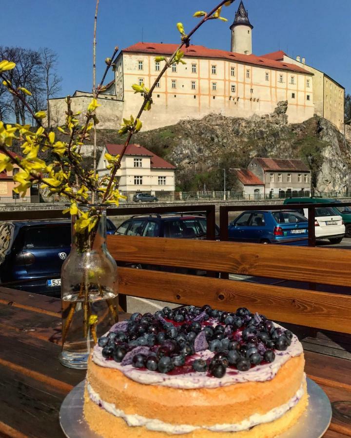 Penzion A Restaurace U Reky Ledeč nad Sázavou Exterior foto