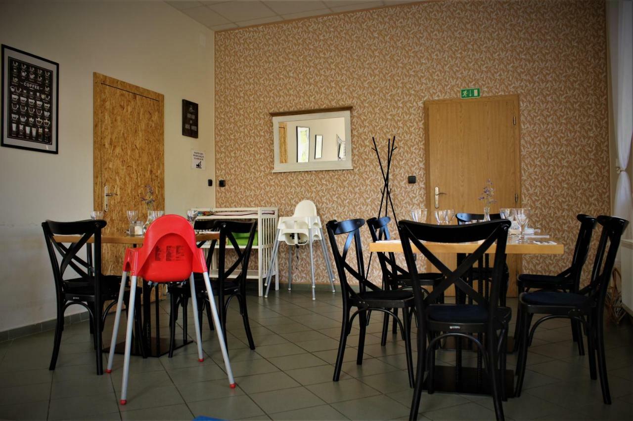 Penzion A Restaurace U Reky Ledeč nad Sázavou Exterior foto